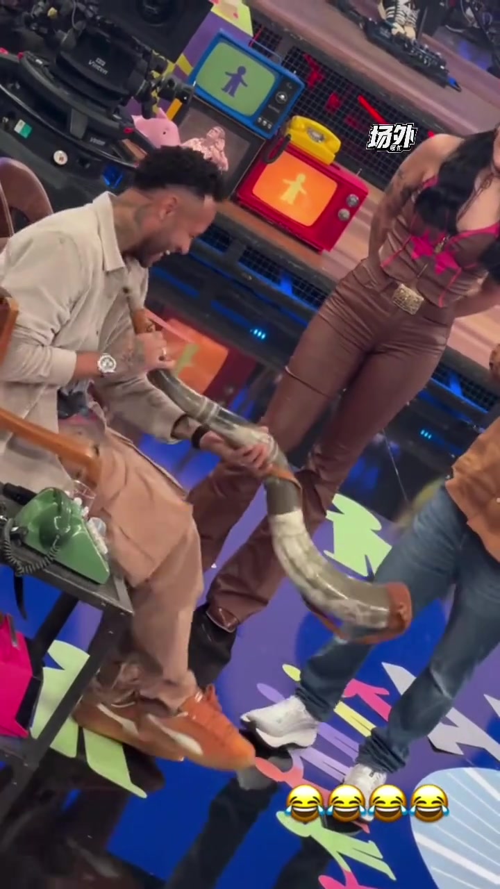 内马尔快把自己笑噶了